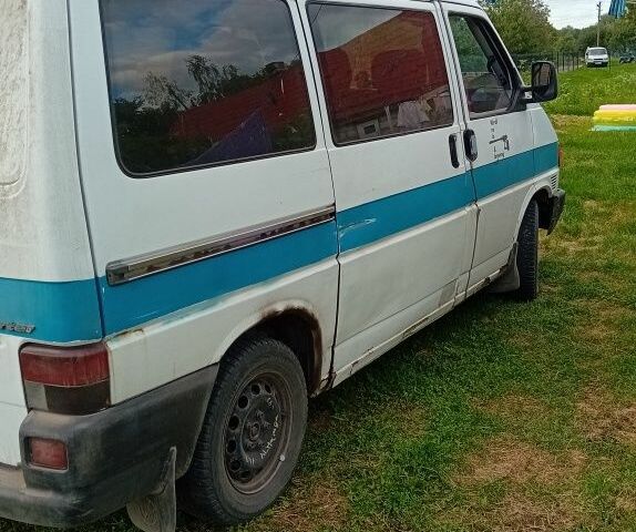 Белый Фольксваген Transporter, объемом двигателя 9 л и пробегом 460 тыс. км за 2374 $, фото 2 на Automoto.ua