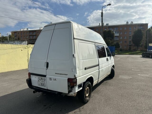 Білий Фольксваген Transporter, об'ємом двигуна 2.4 л та пробігом 299 тис. км за 2350 $, фото 4 на Automoto.ua