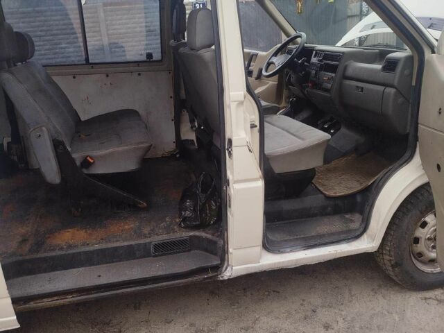 Білий Фольксваген Transporter, об'ємом двигуна 2.4 л та пробігом 240 тис. км за 3150 $, фото 5 на Automoto.ua