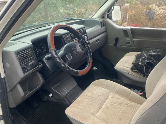 Белый Фольксваген Transporter, объемом двигателя 1.9 л и пробегом 300 тыс. км за 3600 $, фото 7 на Automoto.ua