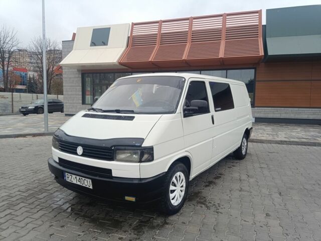 Белый Фольксваген Transporter, объемом двигателя 1.9 л и пробегом 300 тыс. км за 2650 $, фото 2 на Automoto.ua