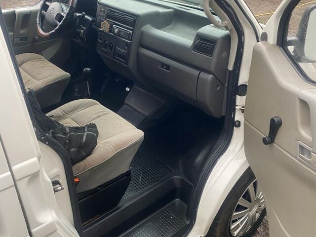 Белый Фольксваген Transporter, объемом двигателя 1.9 л и пробегом 300 тыс. км за 3600 $, фото 6 на Automoto.ua