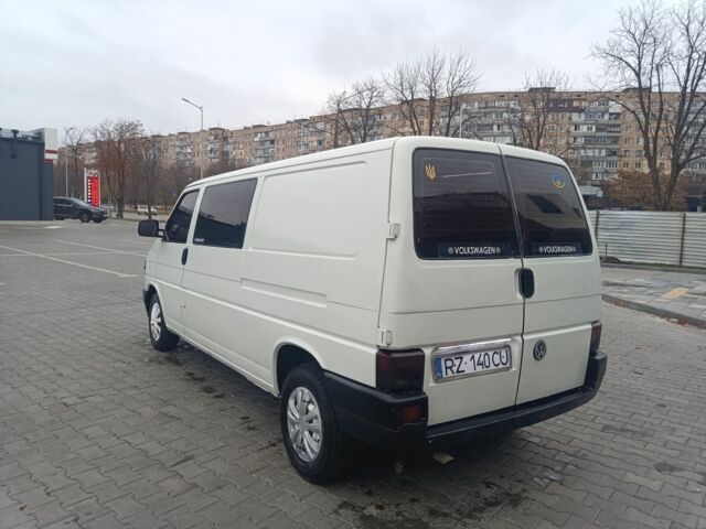 Белый Фольксваген Transporter, объемом двигателя 1.9 л и пробегом 300 тыс. км за 2650 $, фото 1 на Automoto.ua