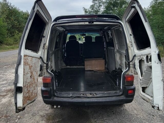 Білий Фольксваген Transporter, об'ємом двигуна 1.9 л та пробігом 300 тис. км за 3750 $, фото 6 на Automoto.ua
