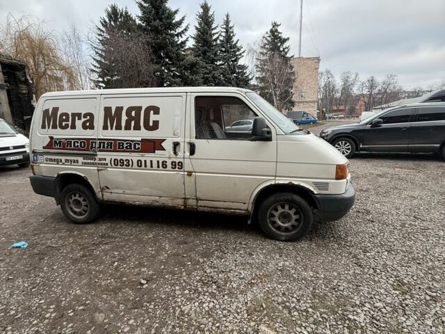 Белый Фольксваген Transporter, объемом двигателя 1.9 л и пробегом 300 тыс. км за 2450 $, фото 1 на Automoto.ua