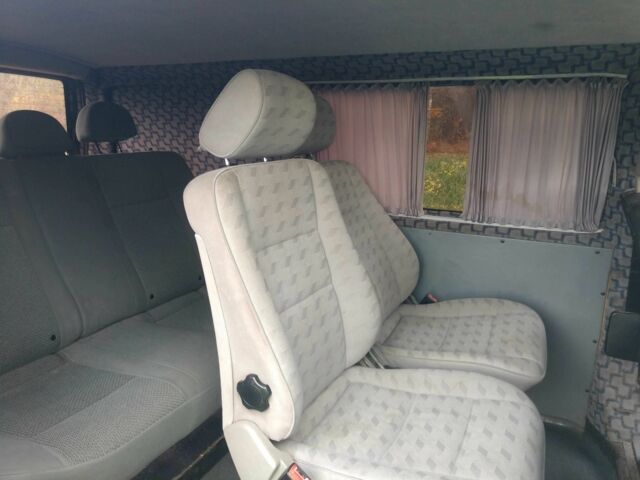 Белый Фольксваген Transporter, объемом двигателя 1.9 л и пробегом 409 тыс. км за 5500 $, фото 2 на Automoto.ua