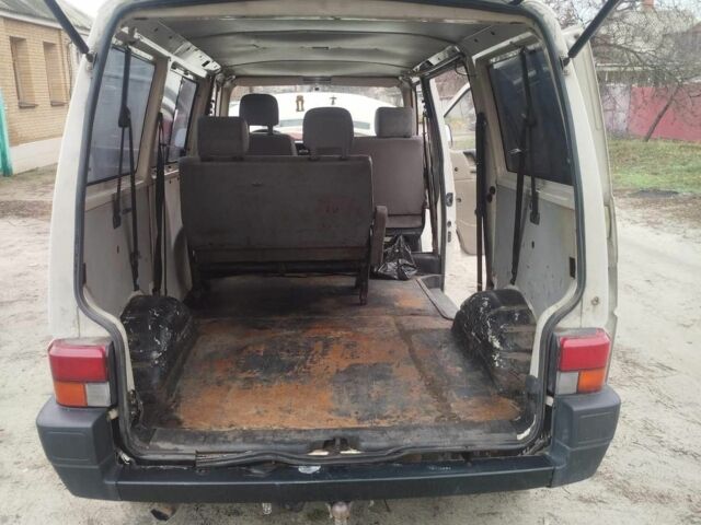 Білий Фольксваген Transporter, об'ємом двигуна 2.4 л та пробігом 240 тис. км за 3150 $, фото 7 на Automoto.ua