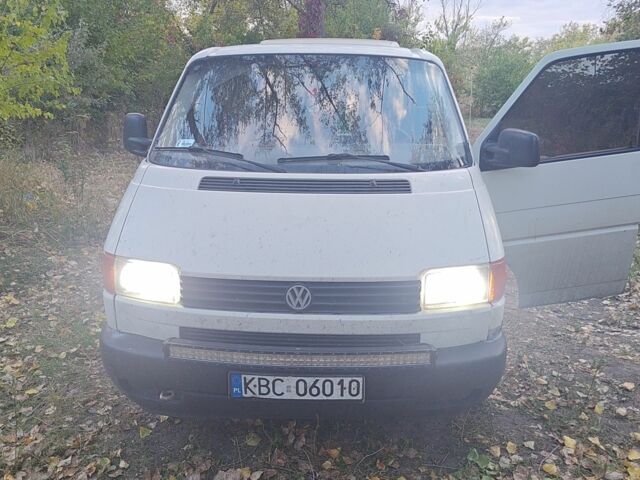 Белый Фольксваген Transporter, объемом двигателя 2.5 л и пробегом 340 тыс. км за 3500 $, фото 1 на Automoto.ua