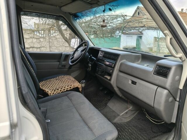 Белый Фольксваген Transporter, объемом двигателя 2.5 л и пробегом 300 тыс. км за 4350 $, фото 4 на Automoto.ua