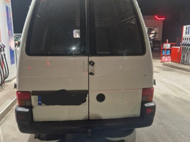 Білий Фольксваген Transporter, об'ємом двигуна 2.4 л та пробігом 300 тис. км за 2800 $, фото 1 на Automoto.ua