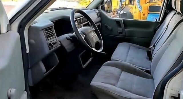 Белый Фольксваген Transporter, объемом двигателя 0 л и пробегом 330 тыс. км за 4000 $, фото 1 на Automoto.ua