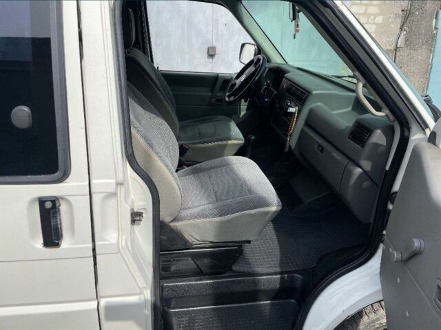 Белый Фольксваген Transporter, объемом двигателя 0 л и пробегом 290 тыс. км за 5200 $, фото 4 на Automoto.ua