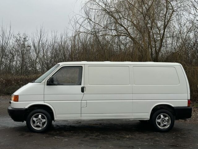 Белый Фольксваген Transporter, объемом двигателя 2.5 л и пробегом 300 тыс. км за 3100 $, фото 1 на Automoto.ua