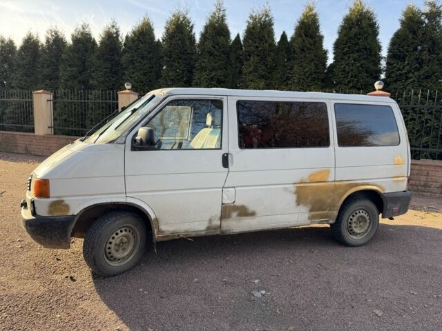 Белый Фольксваген Transporter, объемом двигателя 1.9 л и пробегом 200 тыс. км за 2900 $, фото 1 на Automoto.ua