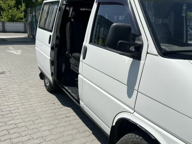 Білий Фольксваген Transporter, об'ємом двигуна 2.5 л та пробігом 422 тис. км за 6672 $, фото 1 на Automoto.ua