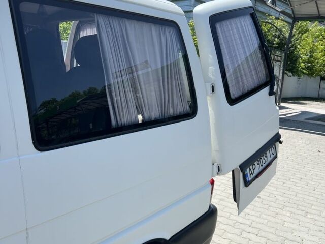 Білий Фольксваген Transporter, об'ємом двигуна 2.5 л та пробігом 422 тис. км за 6672 $, фото 4 на Automoto.ua
