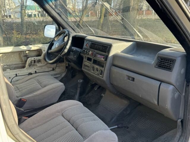 Белый Фольксваген Transporter, объемом двигателя 1.9 л и пробегом 200 тыс. км за 2900 $, фото 7 на Automoto.ua