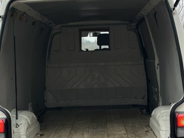 Белый Фольксваген Transporter, объемом двигателя 2.5 л и пробегом 300 тыс. км за 3100 $, фото 9 на Automoto.ua