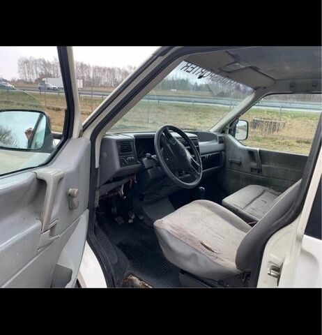 Белый Фольксваген Transporter, объемом двигателя 2.5 л и пробегом 300 тыс. км за 2150 $, фото 5 на Automoto.ua