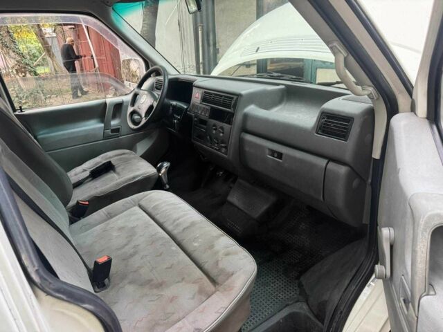 Белый Фольксваген Transporter, объемом двигателя 2.5 л и пробегом 400 тыс. км за 3200 $, фото 7 на Automoto.ua