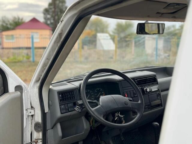 Білий Фольксваген Transporter, об'ємом двигуна 2 л та пробігом 150 тис. км за 3102 $, фото 4 на Automoto.ua