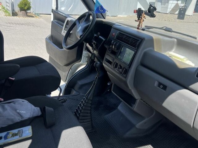Білий Фольксваген Transporter, об'ємом двигуна 2.5 л та пробігом 422 тис. км за 6672 $, фото 6 на Automoto.ua