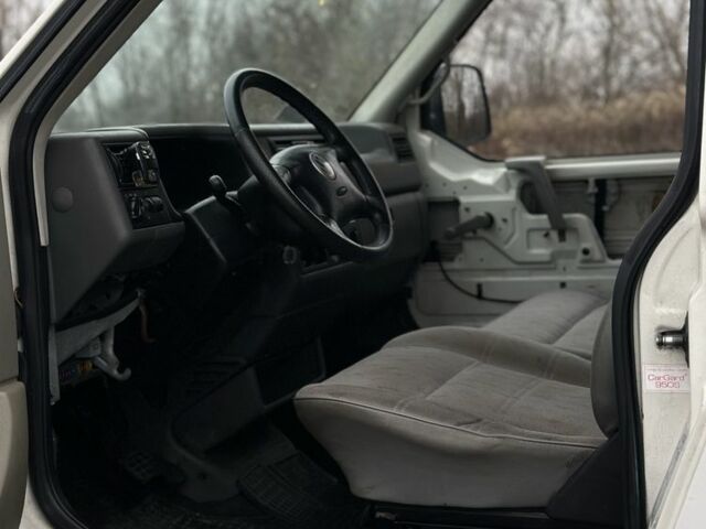 Белый Фольксваген Transporter, объемом двигателя 2.5 л и пробегом 300 тыс. км за 3100 $, фото 8 на Automoto.ua