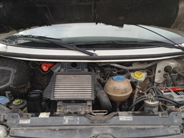 Белый Фольксваген Transporter, объемом двигателя 2.5 л и пробегом 378 тыс. км за 4800 $, фото 11 на Automoto.ua