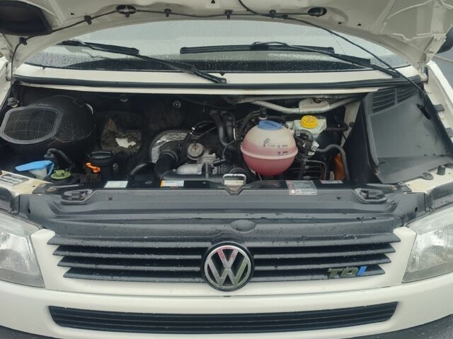 Білий Фольксваген Transporter, об'ємом двигуна 2.5 л та пробігом 300 тис. км за 7500 $, фото 1 на Automoto.ua