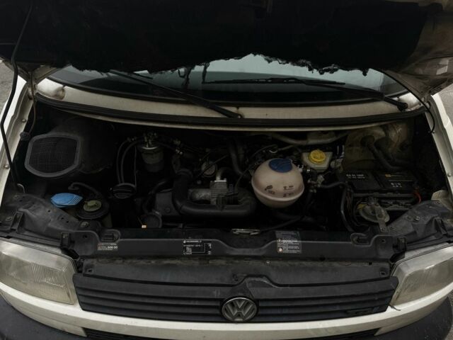 Білий Фольксваген Transporter, об'ємом двигуна 2.5 л та пробігом 755 тис. км за 5500 $, фото 2 на Automoto.ua