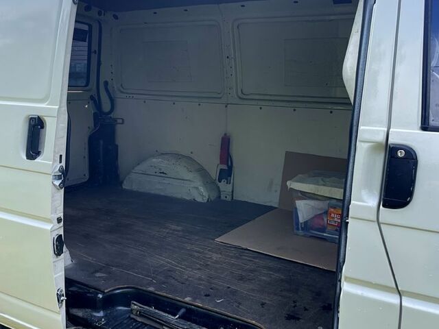 Белый Фольксваген Transporter, объемом двигателя 2.5 л и пробегом 600 тыс. км за 6000 $, фото 5 на Automoto.ua