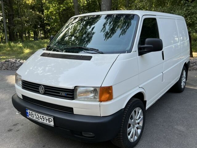 Белый Фольксваген Transporter, объемом двигателя 2.5 л и пробегом 400 тыс. км за 7668 $, фото 1 на Automoto.ua