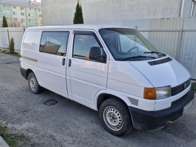 Белый Фольксваген Transporter, объемом двигателя 2.5 л и пробегом 432 тыс. км за 3800 $, фото 1 на Automoto.ua