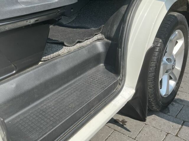 Білий Фольксваген Transporter, об'ємом двигуна 2.5 л та пробігом 421 тис. км за 5350 $, фото 8 на Automoto.ua