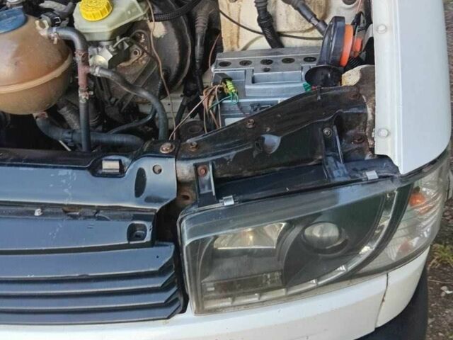 Білий Фольксваген Transporter, об'ємом двигуна 2.5 л та пробігом 350 тис. км за 5200 $, фото 9 на Automoto.ua
