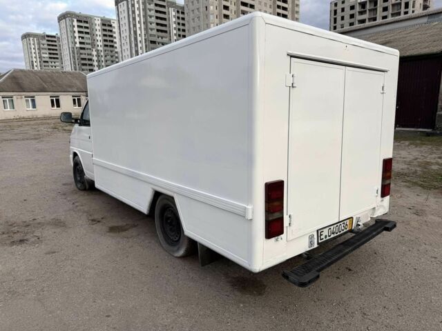 Белый Фольксваген Transporter, объемом двигателя 2.5 л и пробегом 263 тыс. км за 6000 $, фото 2 на Automoto.ua