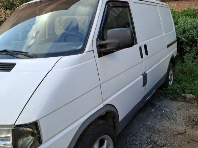 Белый Фольксваген Transporter, объемом двигателя 2.5 л и пробегом 350 тыс. км за 3600 $, фото 1 на Automoto.ua