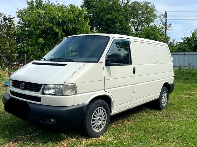 Белый Фольксваген Transporter, объемом двигателя 2.5 л и пробегом 600 тыс. км за 6000 $, фото 1 на Automoto.ua