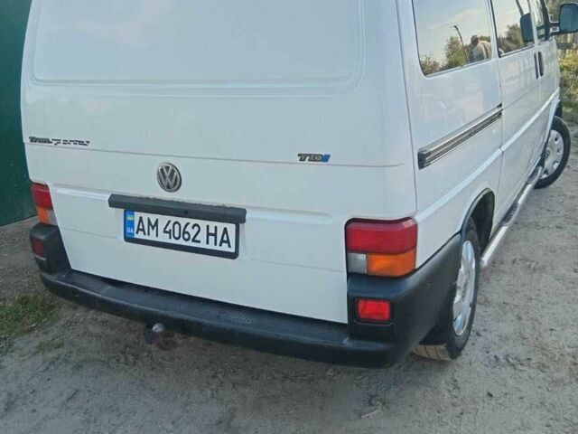 Білий Фольксваген Transporter, об'ємом двигуна 2.5 л та пробігом 350 тис. км за 5200 $, фото 1 на Automoto.ua