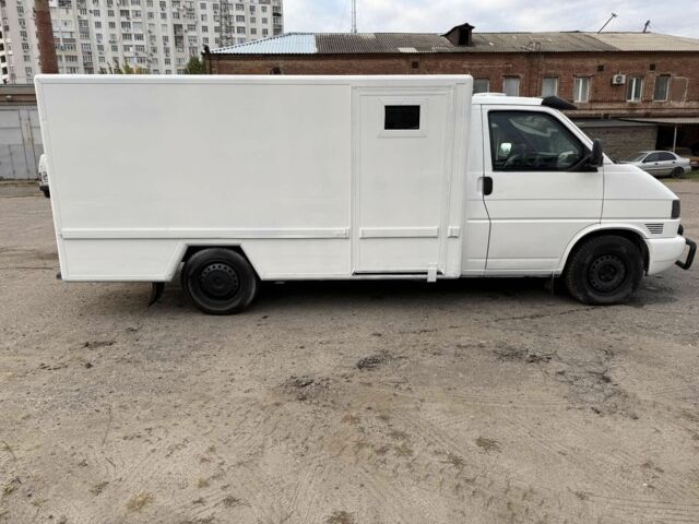 Белый Фольксваген Transporter, объемом двигателя 2.5 л и пробегом 263 тыс. км за 6000 $, фото 4 на Automoto.ua
