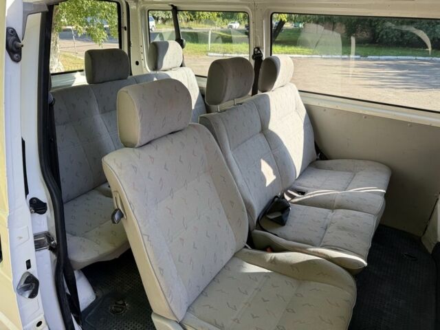 Білий Фольксваген Transporter, об'ємом двигуна 2.5 л та пробігом 300 тис. км за 3419 $, фото 4 на Automoto.ua