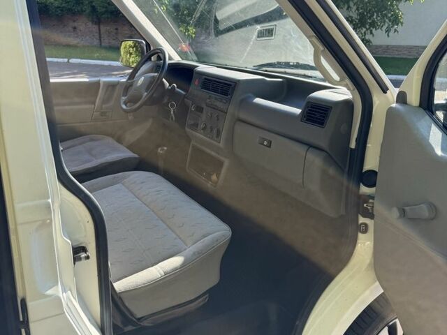 Білий Фольксваген Transporter, об'ємом двигуна 2.5 л та пробігом 300 тис. км за 3419 $, фото 6 на Automoto.ua