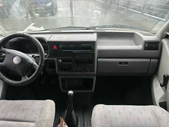 Білий Фольксваген Transporter, об'ємом двигуна 1.9 л та пробігом 295 тис. км за 5800 $, фото 5 на Automoto.ua