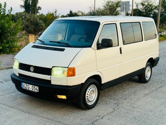 Білий Фольксваген Transporter, об'ємом двигуна 1.9 л та пробігом 300 тис. км за 3200 $, фото 4 на Automoto.ua