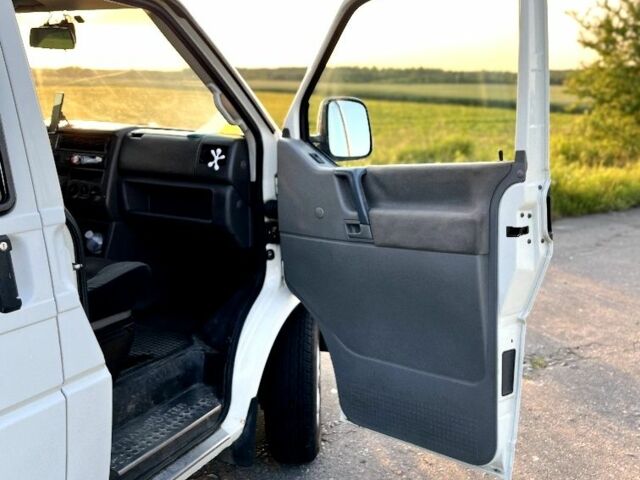 Білий Фольксваген Transporter, об'ємом двигуна 1.9 л та пробігом 378 тис. км за 8000 $, фото 1 на Automoto.ua