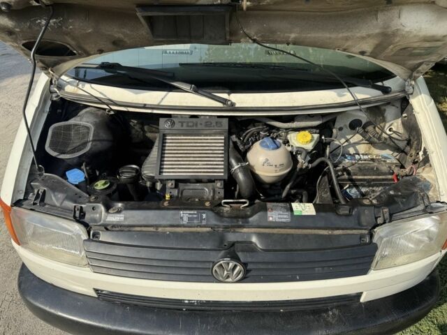 Белый Фольксваген Transporter, объемом двигателя 2.5 л и пробегом 392 тыс. км за 4200 $, фото 6 на Automoto.ua