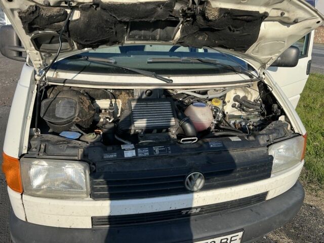 Белый Фольксваген Transporter, объемом двигателя 2.5 л и пробегом 460 тыс. км за 5750 $, фото 7 на Automoto.ua