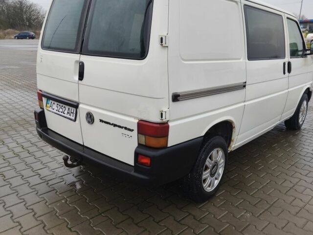 Белый Фольксваген Transporter, объемом двигателя 2 л и пробегом 290 тыс. км за 5800 $, фото 2 на Automoto.ua