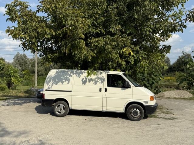 Белый Фольксваген Transporter, объемом двигателя 2.5 л и пробегом 392 тыс. км за 4200 $, фото 1 на Automoto.ua