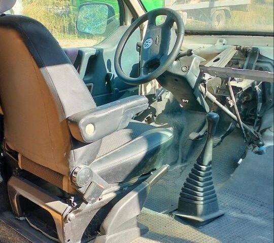 Білий Фольксваген Transporter, об'ємом двигуна 2.5 л та пробігом 280 тис. км за 3500 $, фото 9 на Automoto.ua